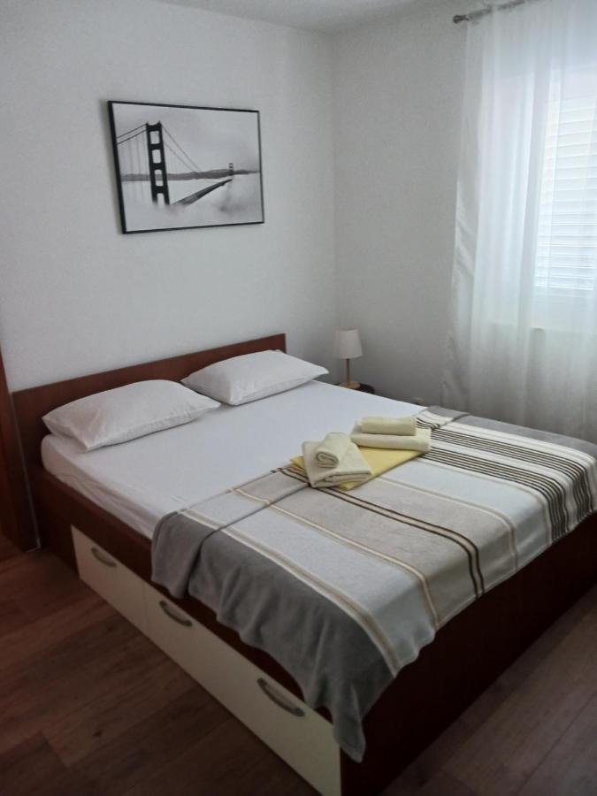 Apartmani Petra Primosten Exterior photo